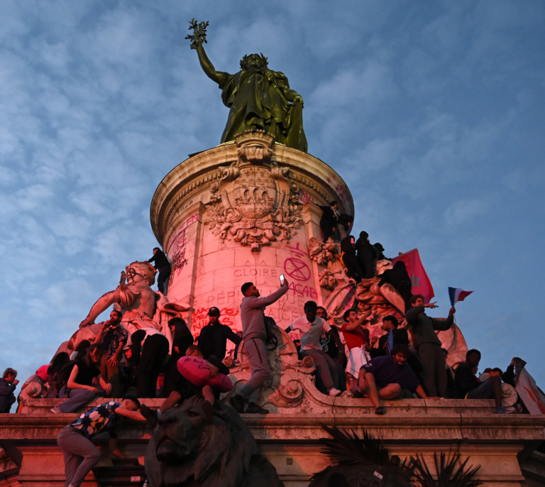 La victoria del Nuevo Frente Popular se celebra en las calles de Francia