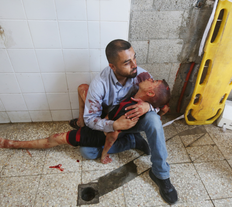 El cuarto ataque contra una escuela en Gaza deja al menos 30 muertos y complica las negociaciones para una tregua