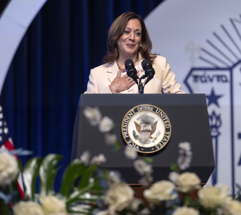 Los Obama respaldan la candidatura de Kamala Harris a la Casa Blanca