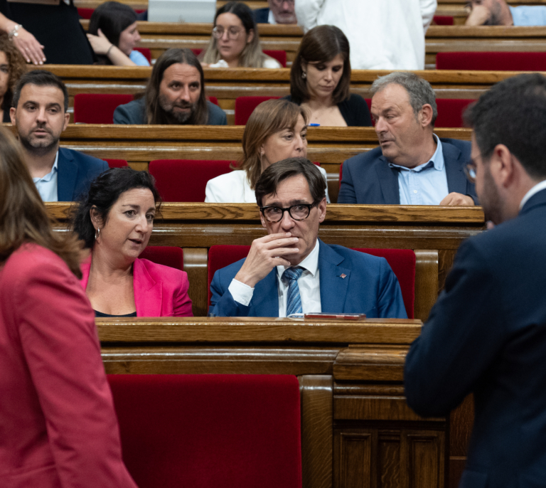 Gobierno y PSC intentan salvar con ERC el escollo del cobro de impuestos bajo la amenaza de Puigdemont
