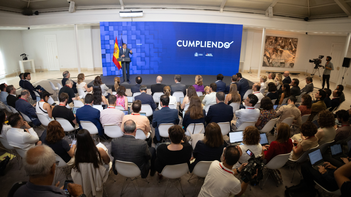 El presidente del Gobierno, Pedro Sánchez, comparece para hacer balance del curso político, en el Complejo de la Moncloa, a 31 de julio de 2024, en Madrid (España). Sánchez ha hecho el balance habitual antes del paréntesis veraniego, una práctica que se recupera, ya que el año pasado no se convocó debido a que las elecciones generales se habían celebrado el 23 de julio. La comparecencia de Pedro Sánchez tiene lugar un día después de hacerse pública su querella al juez Peinado por prevaricación. 31 JULIO 2024;MADRID;BALANCE POLÍTICO;COMPARECENCIA;PEDRO SÁNCHEZ;CURSO POLÍTICO Eduardo Parra / Europa Press 31/7/2024