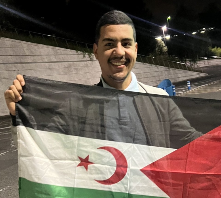El joven saharaui evita la deportación a Marruecos y abandona el aeropuerto de Bilbao