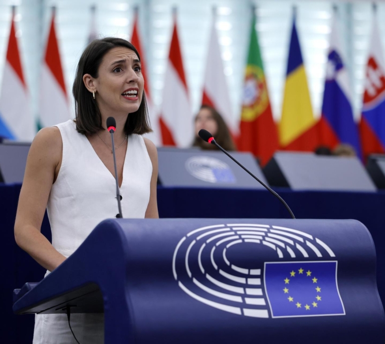 Irene Montero, ante los eurodiputados: "Lo que sobra en Europa no son las personas, sino los fondos buitre y las grandes corporaciones"