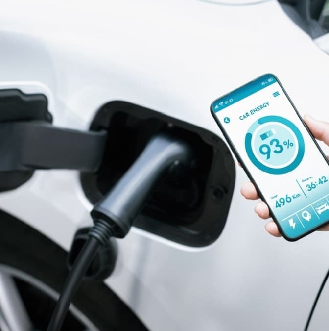 La batalla eléctrica se libra en el parking: las grandes compañías pugnan por los cargadores domésticos