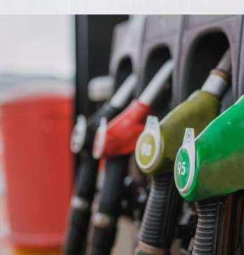 Las rebajas fiscales del Gobierno al diésel y la gasolina solo bajan [...]
