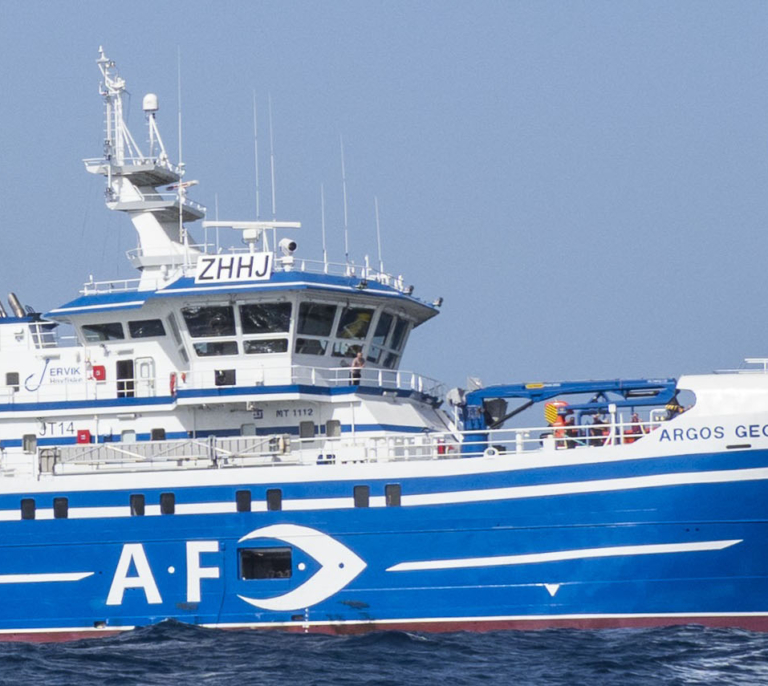Al menos tres tripulantes muertos en un pesquero hundido en las Islas Malvinas