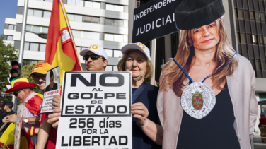 Begoña Gómez decide acogerse a su derecho a no declarar y su abogado denuncia una causa sin garantías