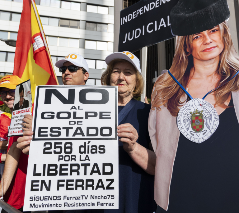 Begoña Gómez decide acogerse a su derecho a no declarar y su abogado denuncia una causa sin garantías