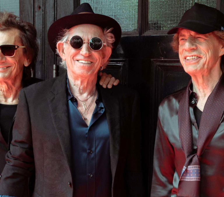 «Si los Beatles eligieron el camino pulido del pop, los Rolling Stones optaron por la crudeza del rock»