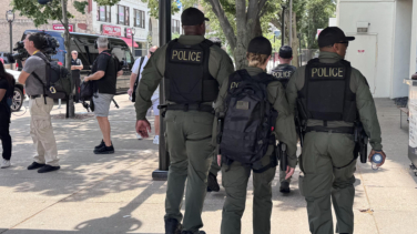Milwaukee se blinda para recibir a Trump, mata a un hombre y arresta a otro con un AK-47 el primer día