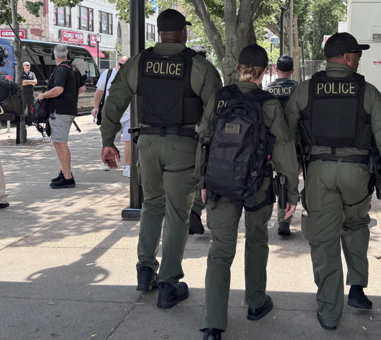 Milwaukee se blinda para recibir a Trump, mata a un hombre y arresta a otro con un AK-47 el primer día
