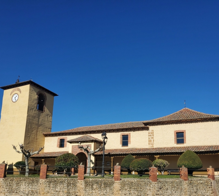 Se derrumba la torre de la iglesia de Villaturiel, en León