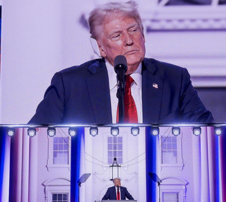 Trump amaga con ser el candidato de "negros, blancos, asiáticos e hispanos" a la vez que abraza el populismo