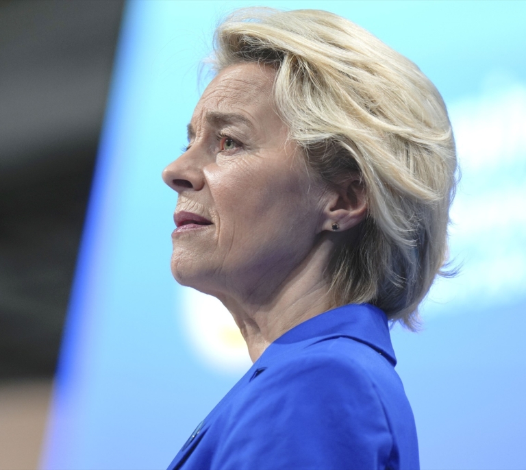 Von der Leyen urge a impulsar el coche  eléctrico "pequeño y asequible": "No podemos dejar que China conquiste este mercado"