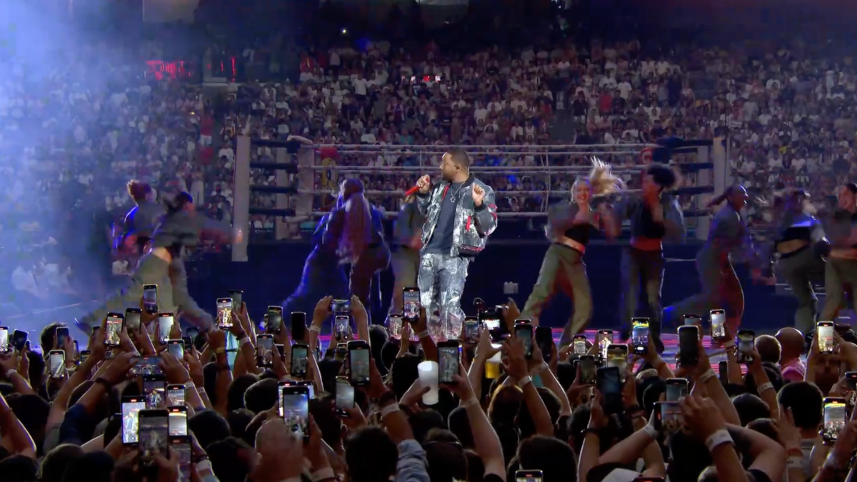 Momento de la actuación de Will Smith en La Velada del Año.