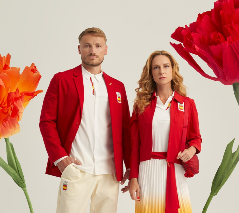 Así es la polémica equipación de España en los Juegos Olímpicos: "Bolso para las mujeres, qué casposo"