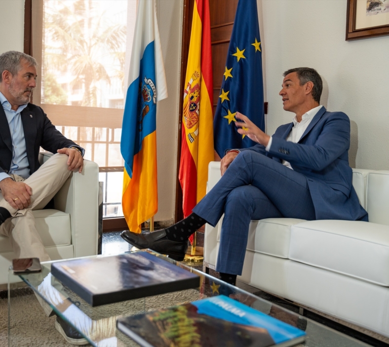 Sánchez no aprobará el decreto para el reparto de migrantes que demanda Clavijo sin el apoyo previo del PP