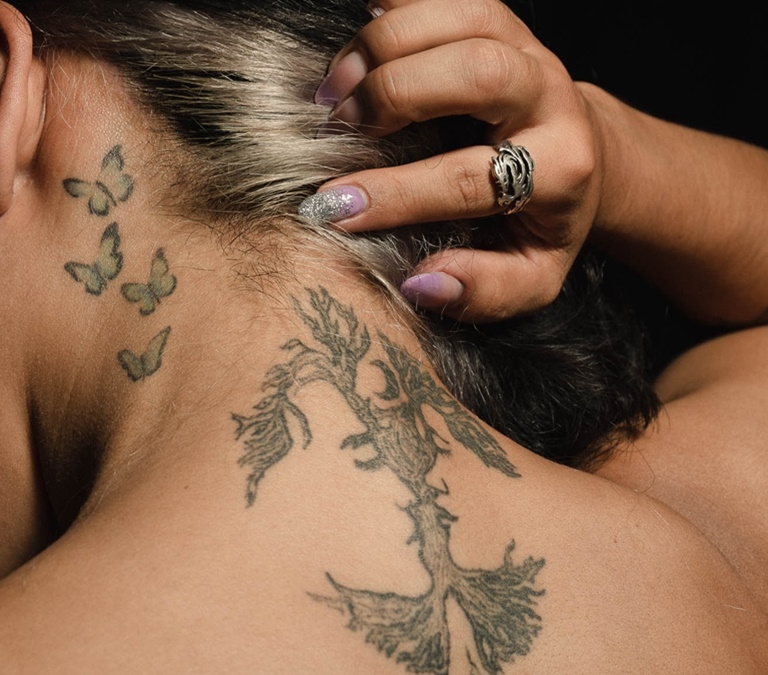 Cómo cuidar un tatuaje, riesgos y precauciones