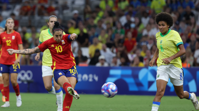 Brasil caricaturiza a una irreconocible España y se queda a las puertas de la lucha por el oro en fútbol femenino (4-2)