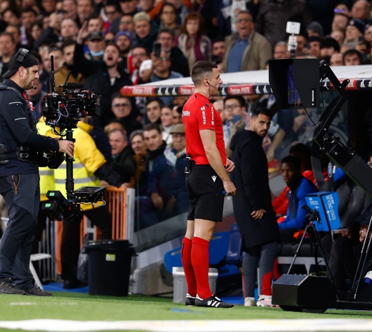 Las novedades arbitrales para la temporada 24/25 en LaLiga: VAR, SAOT, manos y protestas