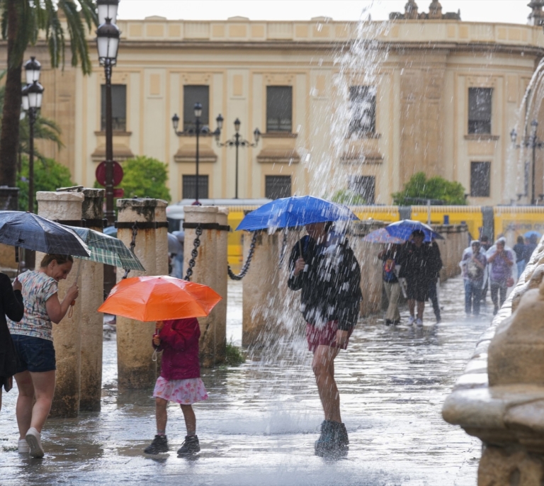 Seis comunidades, en alerta este jueves por tormentas y lluvia