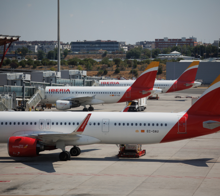 Iberia gana tres veces más de pasajeros que Air Europa gracias al tirón de su filial 'low-cost'