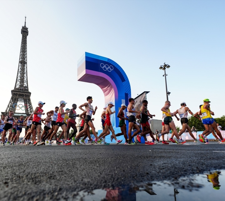 Por qué se usan pistolas electrónicas para dar la salida de atletismo en los Juegos Olímpicos de París 2024