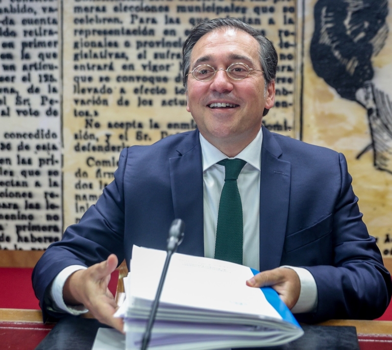 Albares asegura que nadie le pregunta fuera de España por las investigaciones judiciales al entorno de Sánchez