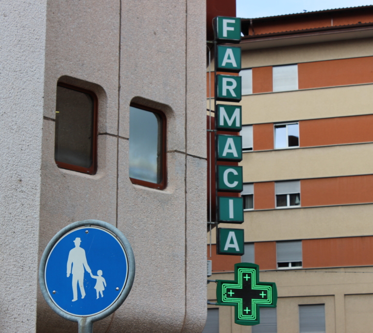 Detienen al regente de una farmacia en Valencia por vender 'popper' en el establecimiento