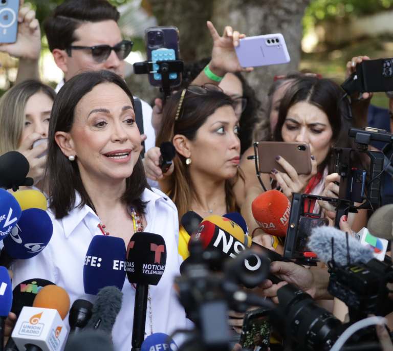 María Corina Machado anuncia que pasa a la clandestinidad porque su vida corre peligro