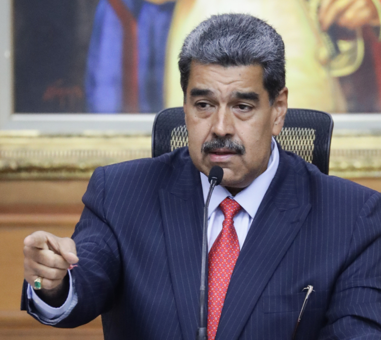 En qué se diferencia "convocar" y "llamar a consultas" a un embajador, y qué implica cada decisión