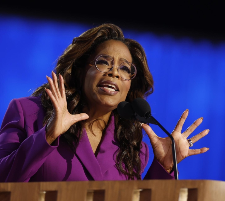 Oprah Winfrey, Stevie Wonder y Clinton animan la fiesta del Partido Demócrata contra Trump