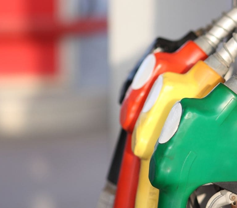 Por qué el precio de la gasolina es distinto de una gasolinera a otra