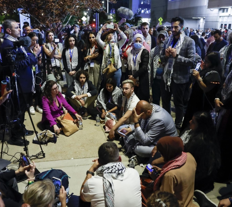 El Partido Demócrata ignora la guerra de Gaza en su convención pese a las fuertes protestas de la calle