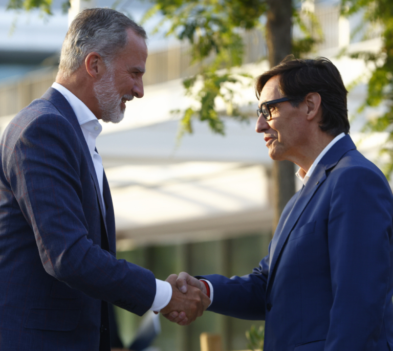 Illa recibe al rey Felipe VI y recupera un gesto que evitaron los últimos presidentes catalanes