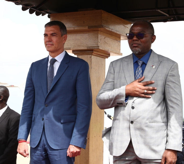 Sánchez se reafirma en los beneficios de la inmigración desde Gambia tras las críticas del PP