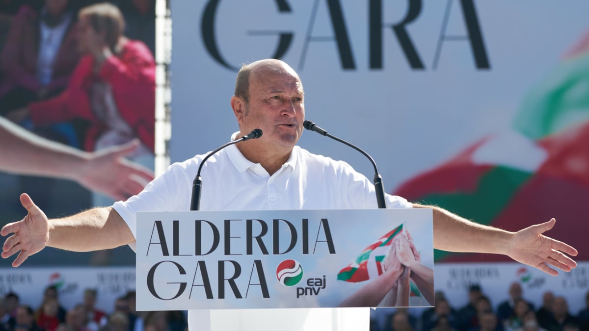 Ortuzar no desvela si opta a la reelección y pide una renovación con "autocrítica" pero sin "destruir"