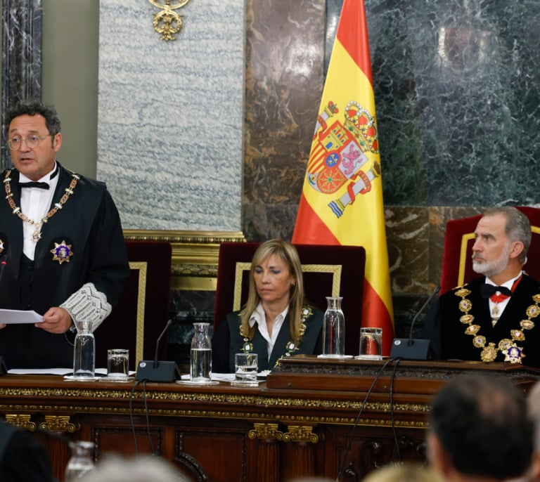 Críticas en la cúpula judicial por el fiscal general, procesado: "Sólo la presencia del Rey evitará que los magistrados abandonen el acto"
