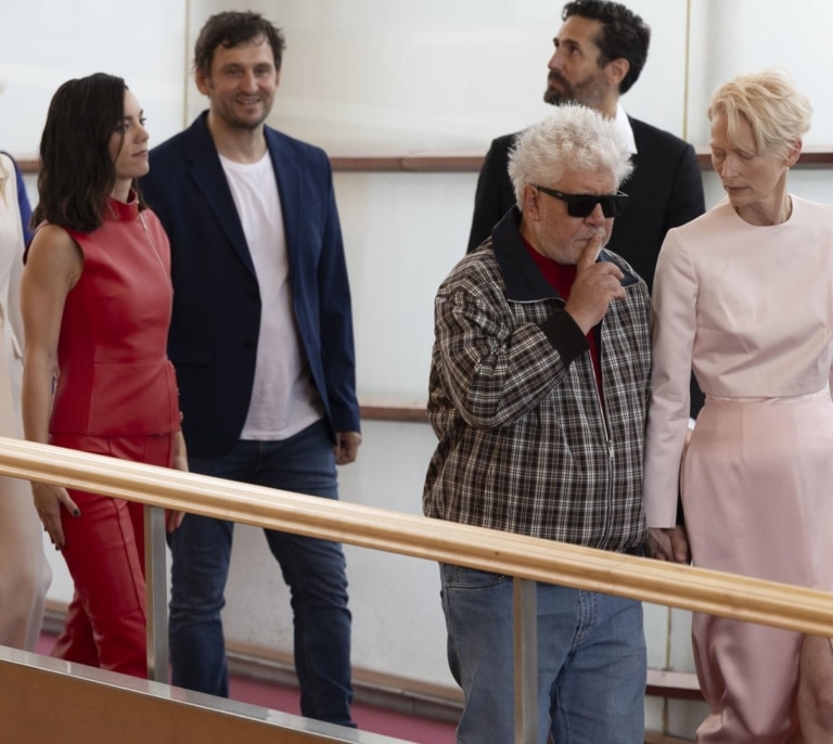 Almodóvar: "A Pedro Sánchez hay muchas cosas que pedirle a nivel político y a nivel físico también"