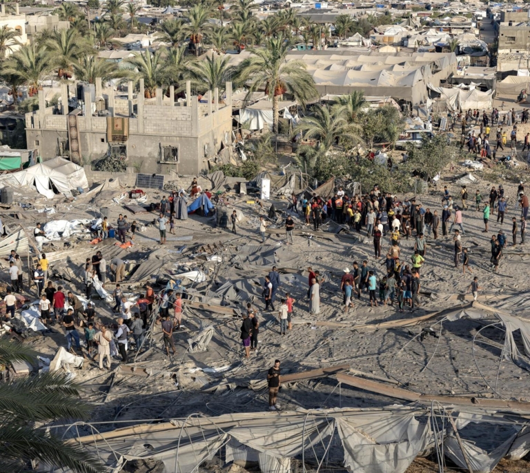 Un ataque israelí contra una zona humanitaria en Gaza deja al menos 40 muertos y 60 heridos