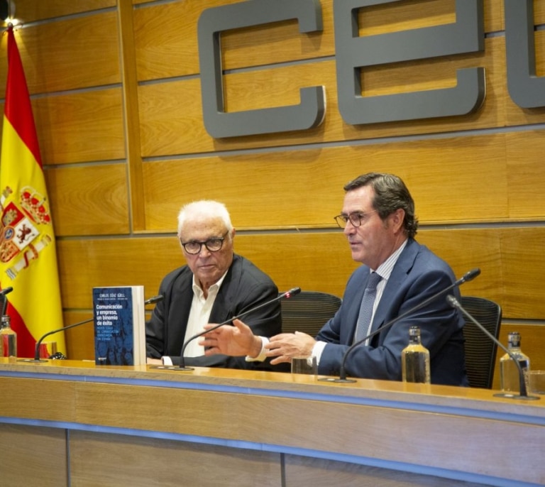Carlos Díaz Güell presenta su libro sobre la evolución de la comunicación corporativa