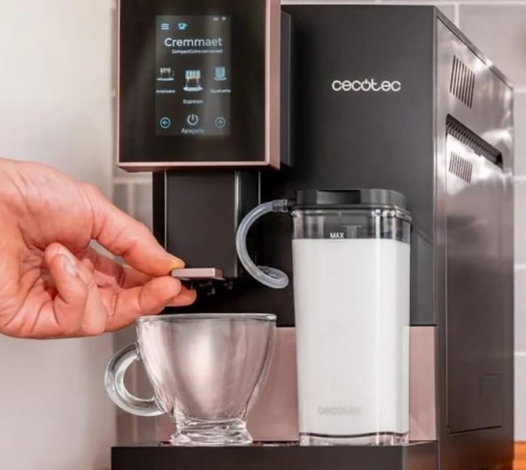 Precio mínimo histórico en la cafetera superautomática más versátil de Cecotec ¡solo en PcComponentes!