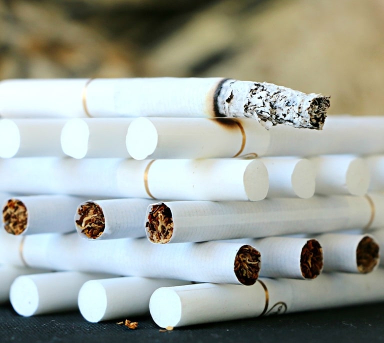 La UE dejó de ingresar 11.600 millones de euros en 2023 por el comercio ilegal de cigarrillos