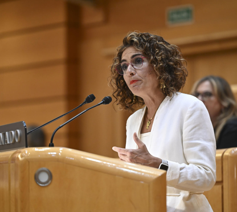 Montero justifica el cupo catalán por el Estatut entre gritos de "traidora" del PP en el Senado
