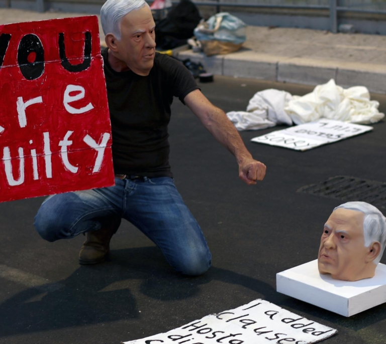 El hallazgo de los seis rehenes asesinados en Gaza resquebraja el Gobierno de Netanyahu