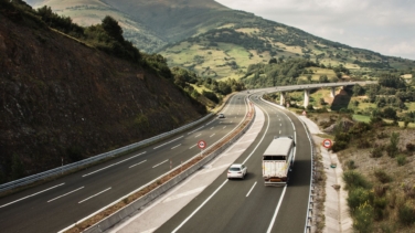 La nueva normativa de la DGT que limita los adelantamientos: solo en condiciones especiales