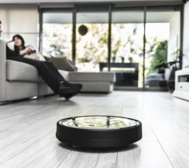 PcComponentes rebaja el precio del robot aspirador 4 en 1 más viral de Cecotec: ahora por menos de 160€
