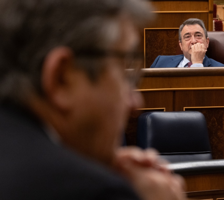 El PSOE acepta ahora el control al CNI que plantea el PNV y que rechazó en 2022