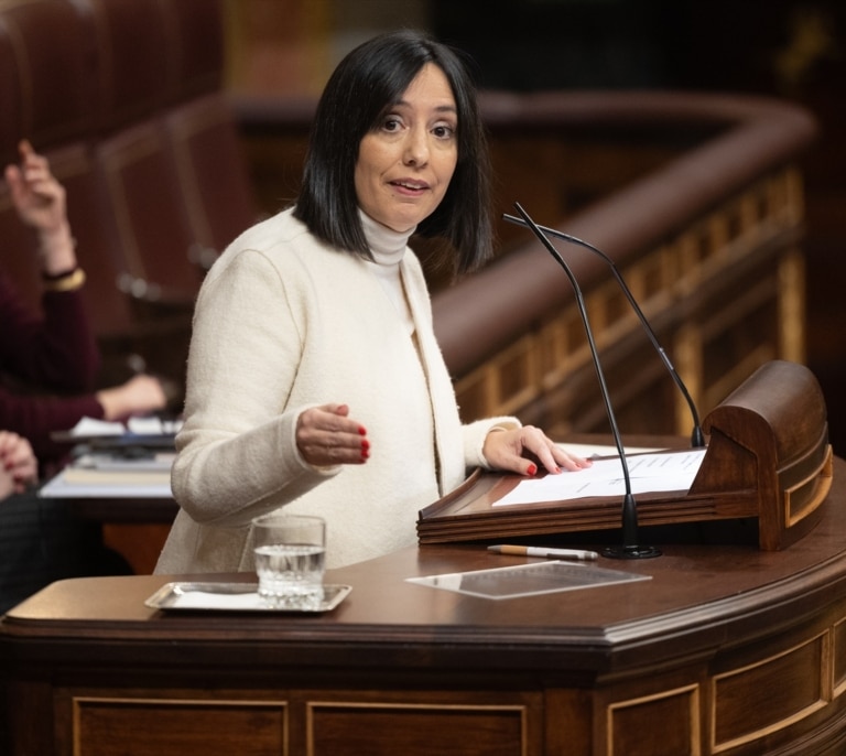 Marlaska vuelve a nombrar a Mercedes González directora de la Guardia Civil: "No es serio"