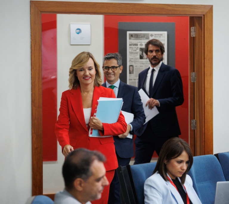 El plan de regeneración de Sánchez arranca con fisuras con Sumar por la Corona y una tramitación larga y sin apoyos seguros
